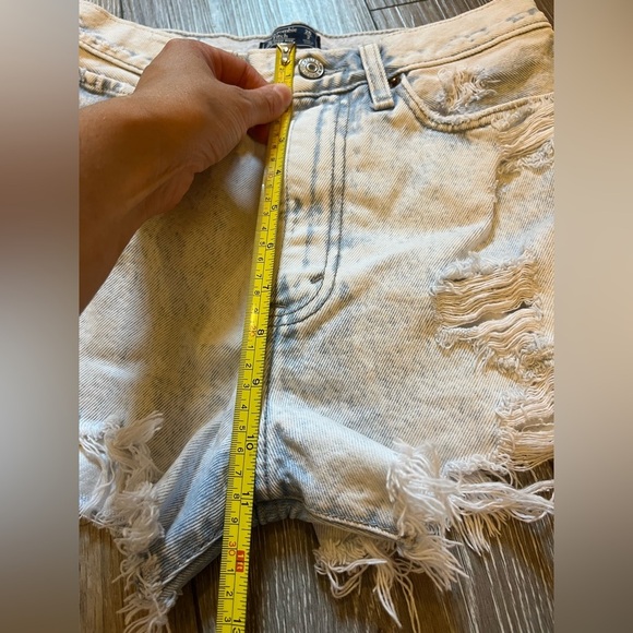 Abercrombie & Fitch Annie High Rise Distressed Acid Washed Shorts Size 26 / 2 - Picture 7 of 8